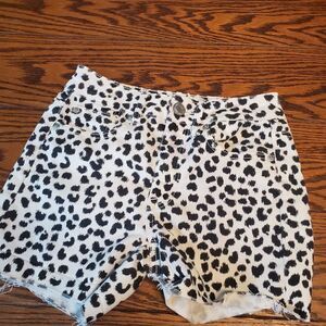 American  Eagle black&white  leopard spotted shorts sz 00
